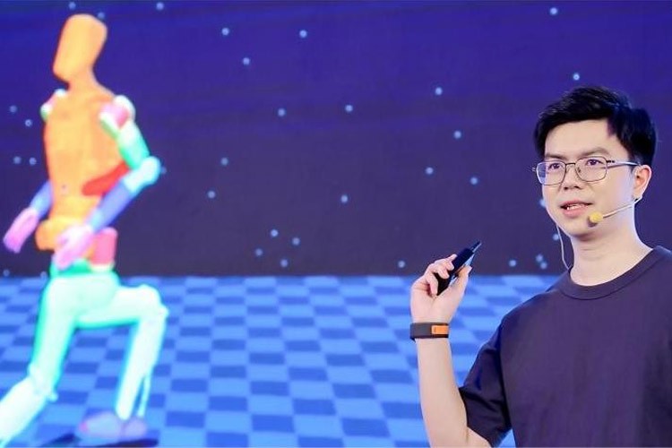 天才少年稚晖君QM球盟会机器人走路进场！AI模型做大脑，目标售价20万以内